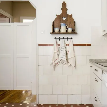 Kuia En Gran Bilbao Con Vistas A Un Parque *