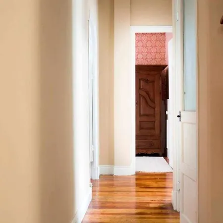 Kuia En Gran Bilbao Con Vistas A Un Parque Basauri