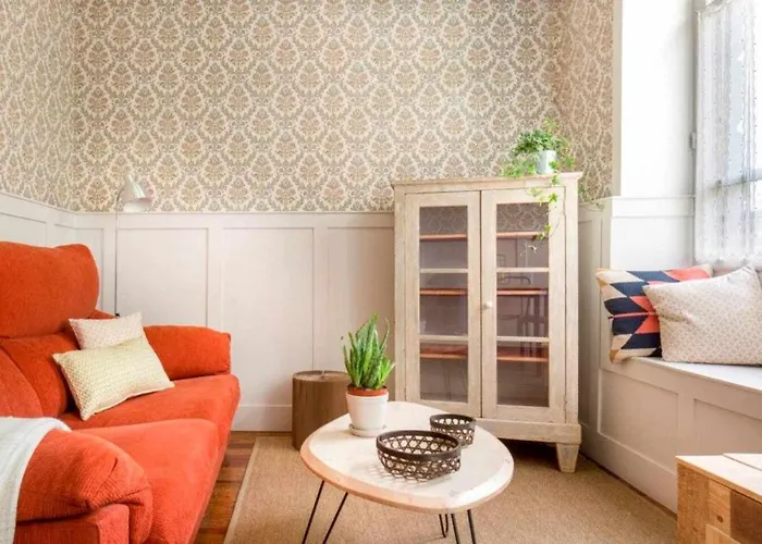 Kuia En Gran Bilbao Con Vistas A Un Parque *