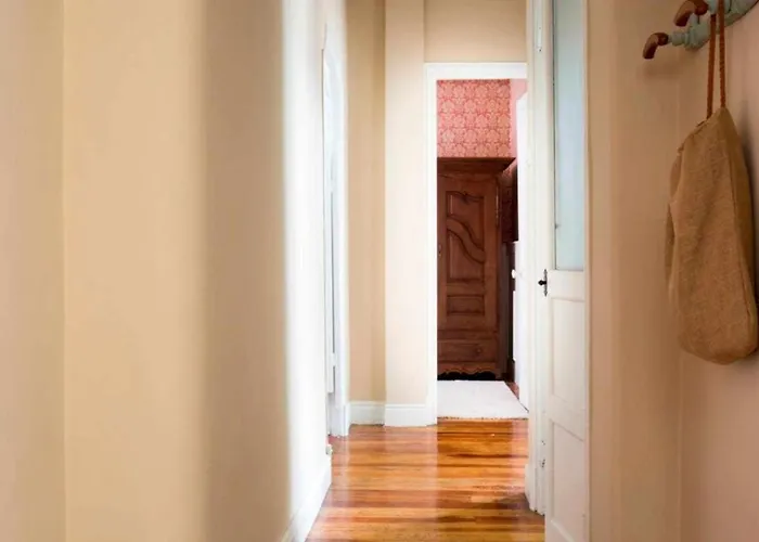 Kuia En Gran Bilbao Con Vistas A Un Parque Basauri